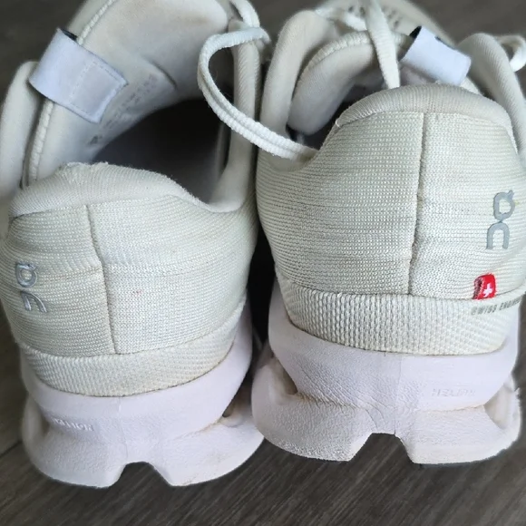 On Running Women's Sneakers in Off-White with Light Purple Accents - Picture 4 of 9